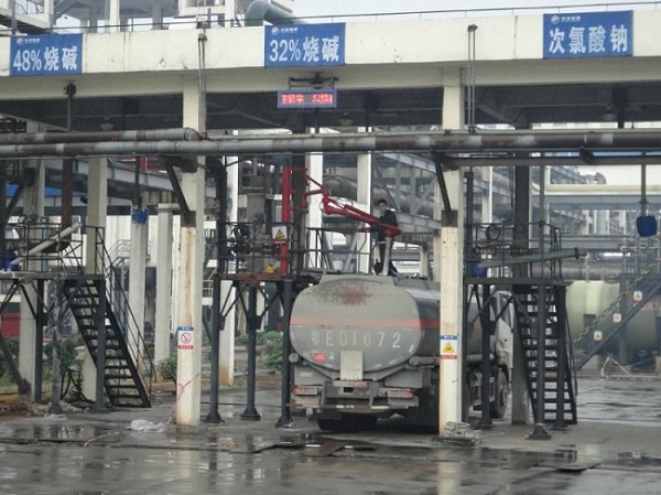 風(fēng)從虎，雨從龍，大大來(lái)了雨迎接！興發(fā)牛，大壩壯，主席來(lái)了宜昌亮！
